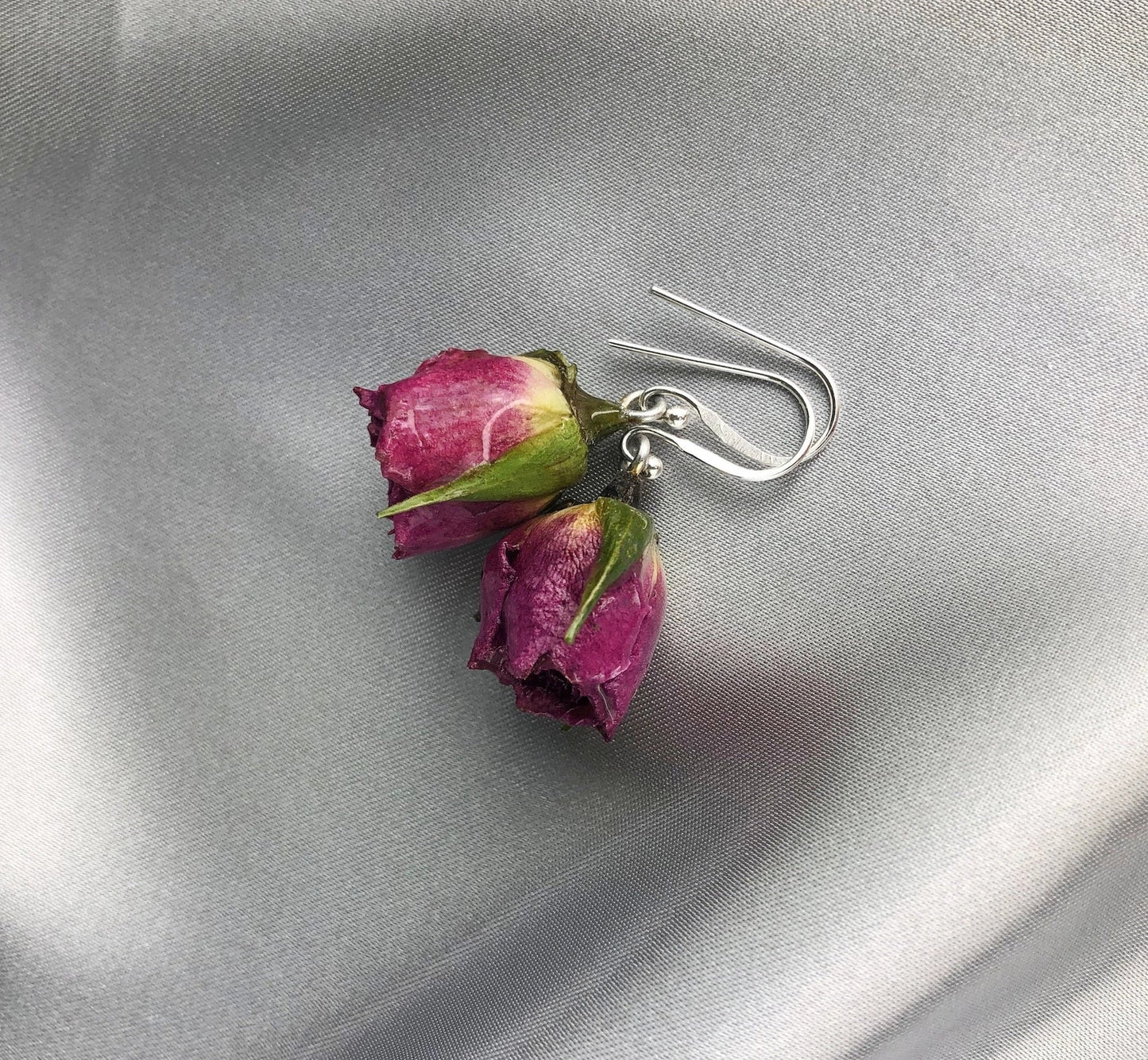 Örhängen - Riktiga miniroser i lila/rosa färg med 925 sterling silver metall - More Malmo