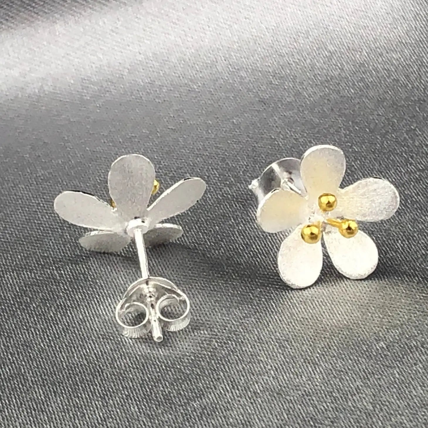 Örhängen ”Smörblomma” -925 sterlingsilver tvåfärgade - More Malmo