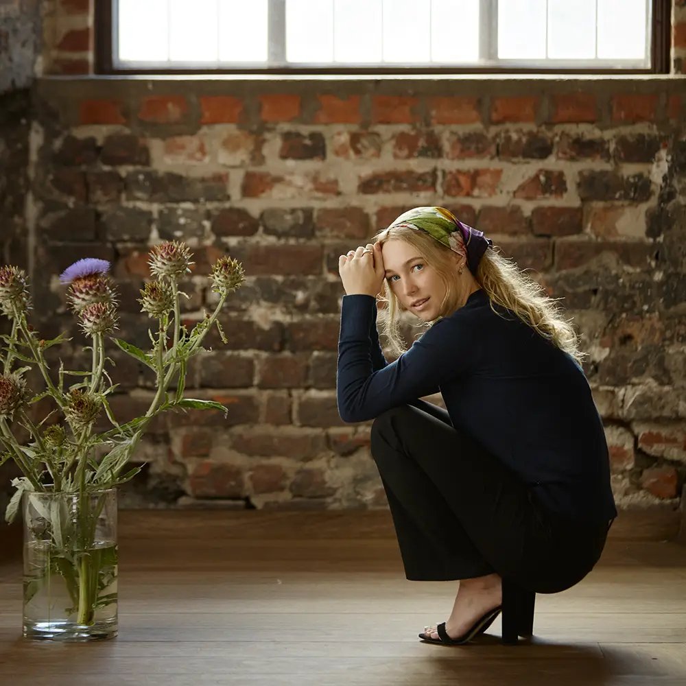 Sidenscarfs med vackert blomstermotiv - More Malmo